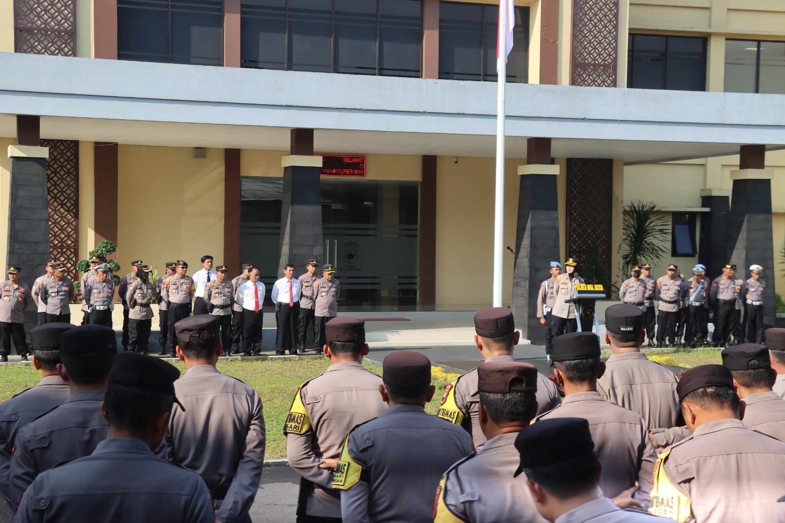 Kapolres Magelang Kota Pimpin Apel Konsolidasi Operasi Ketupat Candi 2025 (mitramabesnews.com/agri/humas)