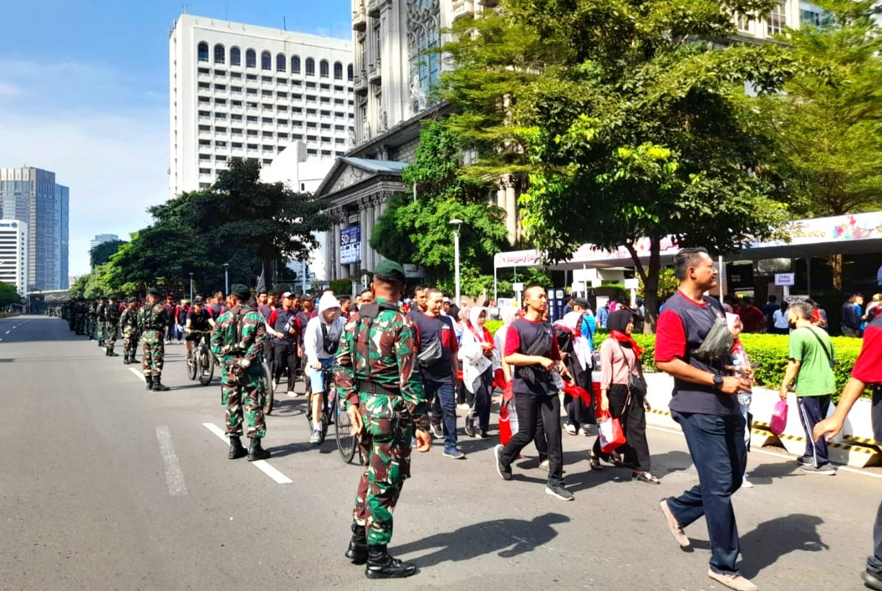 Prajurit Yonarmed 1 Kostrad turut dalam pengamanan acara Pelantikan Presiden RI ke-8, Minggu (20/10/2024). (foto: Penajusta/Narwan)
