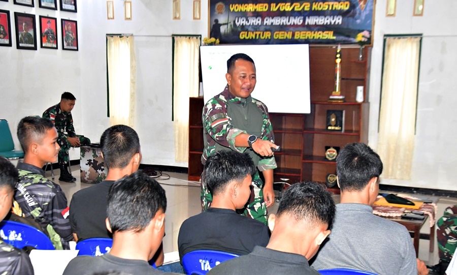 Satgas Pamtas Yonarmed 11 Kostrad menggelar kegiatan spooting bagi calon rekrutmen TNI di Markas Komando Taktis Satgas Pamtas Yonarmed 11 Kostrad, di Jalan Fatahilah, Kecamatan Nunukan Tengah, Kabupaten Nunukan, Kalimantan Utara, Minggu (09/02/2025). (foto: Peneleven/Narwan)