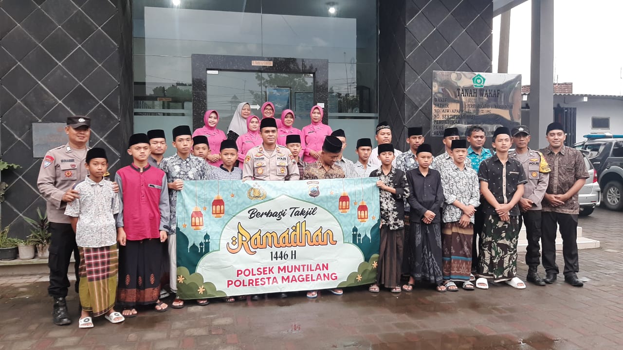 Polsek Muntilan Bersama Bhayangkari dan Muhammadiyah Children Center Berbagi Takjil di Bulan Ramadan
