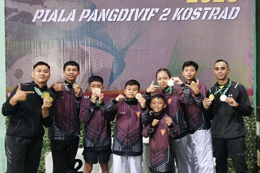 Prajurit Yonarmed 1 Kostrad berhasil meraih prestasi dalam event Kejuaraan Nasional (Kejurnas) Karate Open Championship 2025 Piala Pangdivif 2 Kostrad, Minggu (13/04/2025). (foto: Penajusta/Narwan)