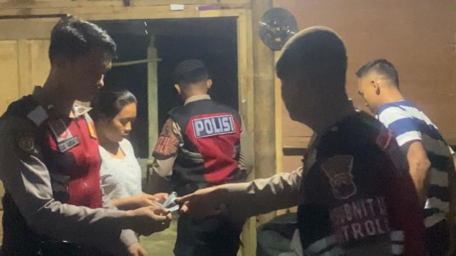 TNI-Polri dan Satpol PP gencarkan patroli skala besar di magelang (Agri/mitramabes.news.com/Magelang)