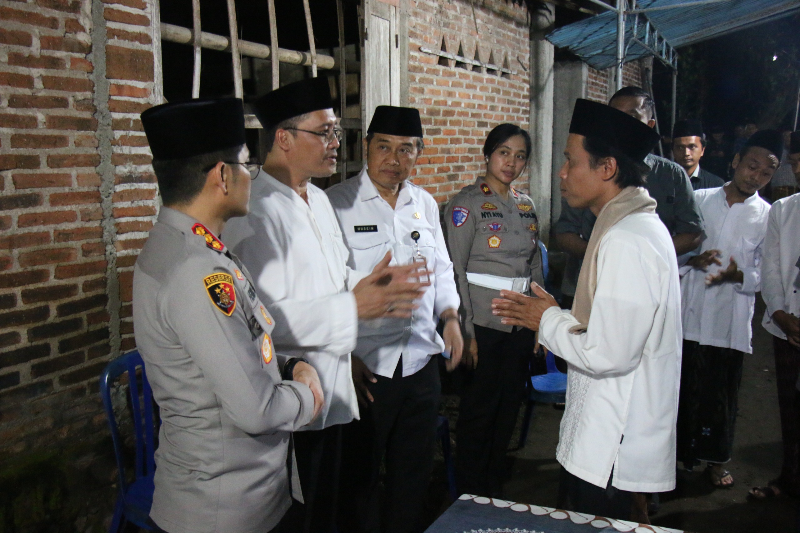 Kapolresta magelang bersama Bupati kab magelang dan sejumlah anggota turun langsung ke lapangan untuk melaksanakan sambang duka (Agri/mitramabesnewscom/Magelang)