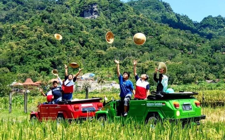 Nikmati sensasi trip VW dari Taman Kyai Langgeng ke Borobudur (Agri/mitramabesnews.com/Magelang)