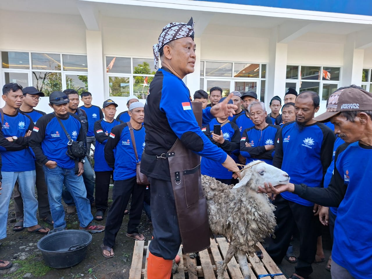 Pelatihan Juleha di halaman SMK Muhammadiyah 2 Muntilan Magelang (Agri/mitramabesnews.com/Muntilan)