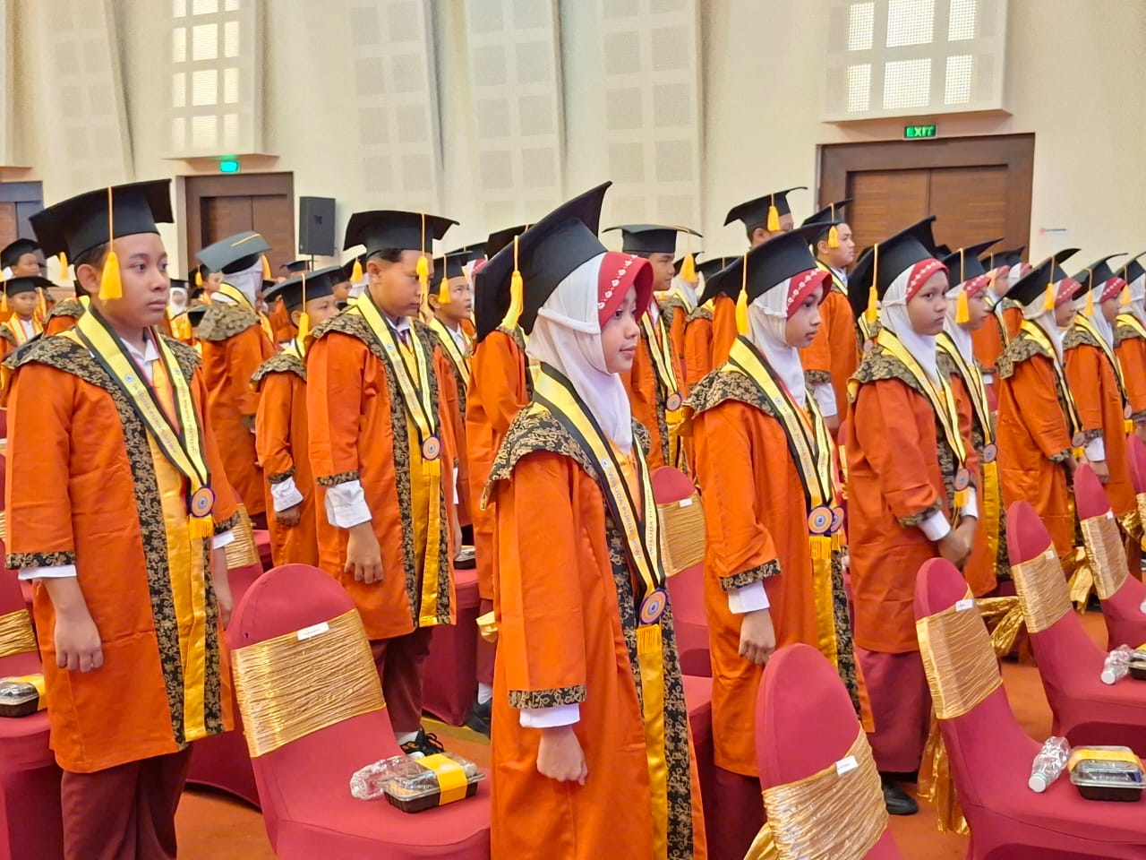 Ratusan siswa SD Muhammadiyah Inovatif Mertoyudan, Kabupaten Magelang, tampil memukau dalam Wisuda Akbar 2025 yang digelar di Ballroom Grand Artos (Agri/Mitramabesnews./Magelang)