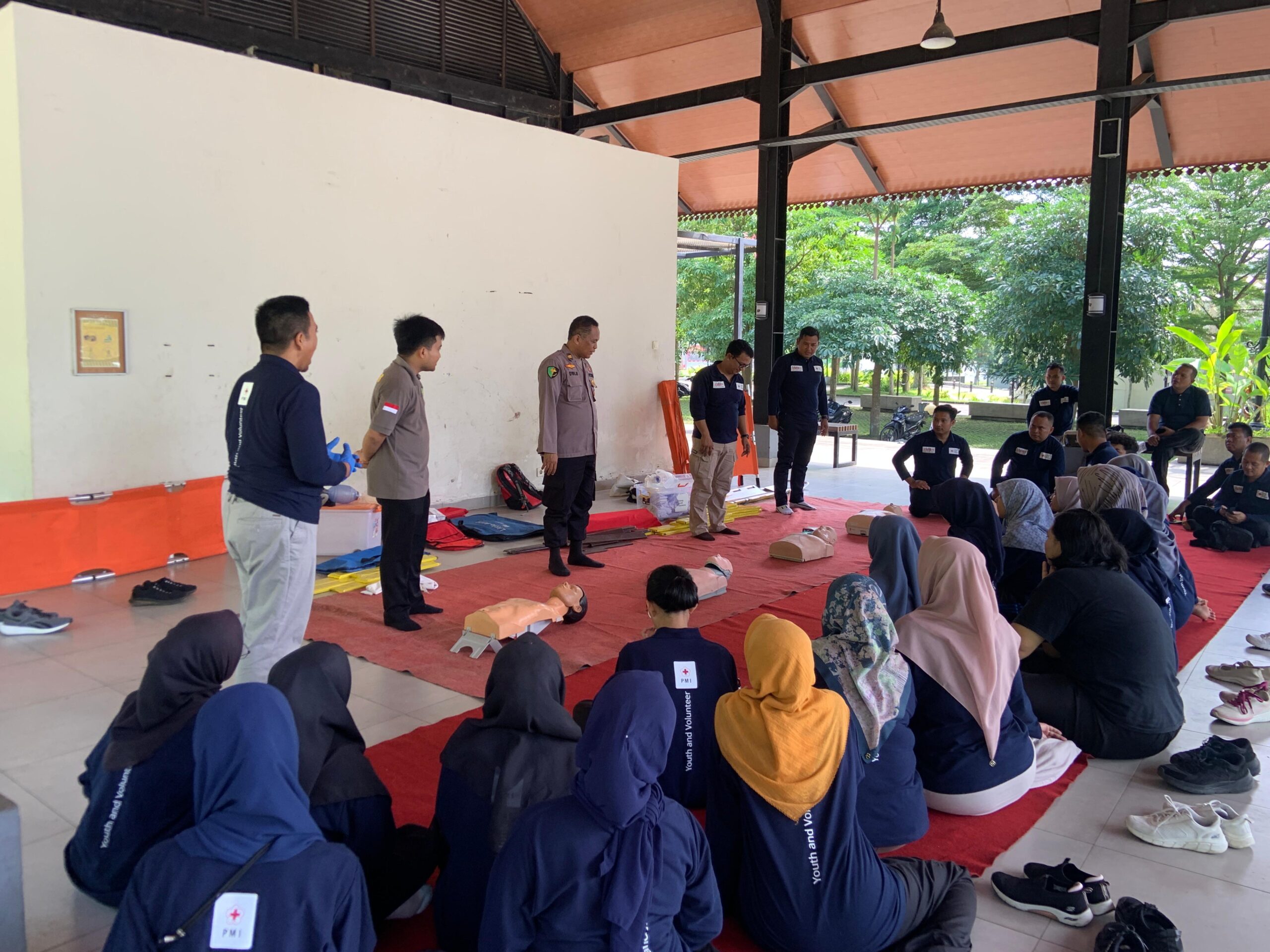 Peringati hari bhayangkara ke-79, sidokkes polresta magelang gelar pelatihan ertolongan pertama untuk embina PMR (Agri/Mitramabesnews.com/Magelang)