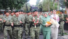 Yonarmed 1 Kostrad menggelar upacara penyambutan untuk Komandan Batalyon yang baru, Mayor Arm Fauzi Raspati Al’ansyori, S.Sos., Selasa (24/06/2025). (foto: Penajusta/Nar) 