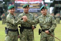 Serah Terima Jabatan Komandan Batalyon Armed 1 Kostrad dari Letkol Arm Ihalauw Garry Herlambang kepada Mayor Arm Fauzi Raspati Al’ansyori, Kamis (26/06/2025). (foto: Penajusta/Narwan) 