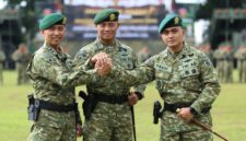 Serah Terima Jabatan Komandan Batalyon Armed 1 Kostrad dari Letkol Arm Ihalauw Garry Herlambang kepada Mayor Arm Fauzi Raspati Al’ansyori, Kamis (26/06/2025). (foto: Penajusta/Narwan) 