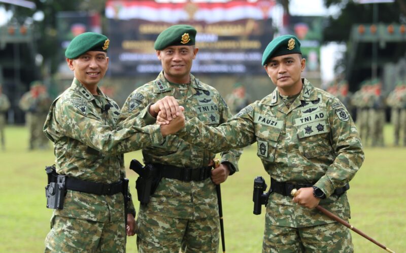 Serah Terima Jabatan Komandan Batalyon Armed 1 Kostrad dari Letkol Arm Ihalauw Garry Herlambang kepada Mayor Arm Fauzi Raspati Al’ansyori, Kamis (26/06/2025). (foto: Penajusta/Narwan) 