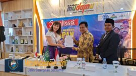 Penandatanganan MoU antara SMK Muhammadiyah se-Jateng dengan AIC Jepang dan PT Putra Arga Binangun di SMK Muhammadiyah 2 Muntilan (Foto: Dok. Agri/mitramabesnews.com/Magelang)