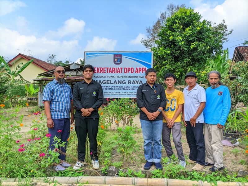 Perwakilan LPM Tidar 21 Unimma bersama pengurus A-PPI Magelang Raya usai sesi diskusi mengenai kebebasan berekspresi dan tantangan pers mahasiswa (Dok A-PPI Mgl/ Agri)