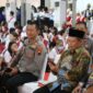 Umat Buddha berjalan penuh khidmat dalam prosesi Puja Yatra dari Candi Mendut menuju Candi Borobudur, Magelang (Agri/mitramabesnews.com/Magelang)