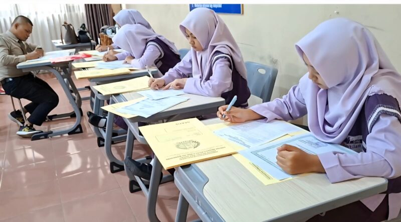 Siswa SMPM Plus Gunungpring Muntilan siap terbang ke luar negeri (Dok. Agri/mitramabesnews.com/Magelang)
