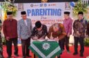 Penandatanganan MoU antara SMK Muhammadiyah 1 Muntilan dan Universitas Teknologi Yogyakarta disaksikan Ketua PDM Kabupaten Magelang (Agri/mitramabesnews.com/Magelang)