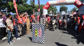 Kapolres Magelang Kota AKBP Anita Indah Setyaningrum bersama Walikota Magelang dan Dandim 0705 melepas peserta Bhayangkara Adventure 2025 di halaman Taman Kyai Langgeng (Agri/mitramabesnews.com/Magelang)