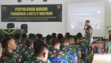 Tim Penyuluh Hukum dari Hukum Divisi Infanteri 2 Kostrad melaksanakan kegiatan penyuluhan hukum kepada prajurit dan Persit Yonarmed 1 Kostrad, Kamis (24/07/2025). (foto: Penajusta/Narwan) 