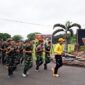 Prajurit Yonarmed 1 Kostrad melaksanakan kegiatan pembinaan fisik berupa lari pagi yang dilanjutkan dengan sirkuit training, Rabu (16/07/2025). (foto: Penajusta/Narwan) 