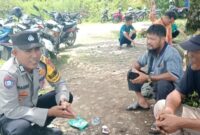 Babinkamtibmas lagi diskusi bersama warga 