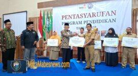 Lazismu Kabupaten Magelang kembali menyalurkan dana zakat program pendidikan sebesar Rp100 juta untuk 33 sekolah Muhammadiyah di wilayahnya (Dok. Agri/mitramabesnews.com/Magelang)