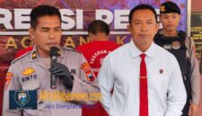 Kompol Rinto Sutopo dan Iptu Narto saat konferensi pers pengungkapan dua kasus narkotika di Polres Magelang Kota (Dok. Agri/mitramabesnews.com/Magelang)