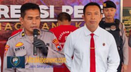 Kompol Rinto Sutopo dan Iptu Narto saat konferensi pers pengungkapan dua kasus narkotika di Polres Magelang Kota (Dok. Agri/mitramabesnews.com/Magelang)