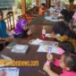 Balkondes Sakapitu disulap jadi ruang belajar ceria dalam proyek edukatif mahasiswa UNIMMA untuk anak-anak Desa Tegalarum. (A-PPI/Agri/mitramabesnews.com/Magelang)