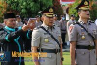 Kapolresta Magelang KBP Herbin Sianipar memimpin upacara Sertijab Kabag dan Kapolsek di Lapangan Mapolresta Magelang (Agri/mitramanesnews.com/Magelang)