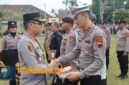 Pemberian penghargaan untuk uluhan anggota berprestasi (Dok. Agri/mitramabesnews.com/Magelang)