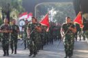 Usai pelaksanaan Upacara Bendera, Prajurit Yonarmed 1 Kostrad melaksanakan kegiatan lari bersenjata mengelilingi Asrama Yonarmed 1 Kostrad, Singosari, Malang, Senin (25/08/2025). (foto: Penajusta/Narwan) 