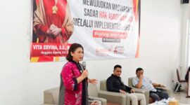 Anggota Komisi XIII DPR RI Fraksi PDI Perjuangan Dapil Jawa Tengah VI, Vita Ervina, S.E., M.B.A. bersama perwakilan Kanwil HAM Jawa Tengah, menggelar Sosialisasi tentang Implementasi Penghormatan, Perlindungan, Pemenuhan, Penegakan, dan Pemajuan Hak Asasi Manusia, Sabtu (20/09/2025) di Kota Magelang. (foto: Narwan) 